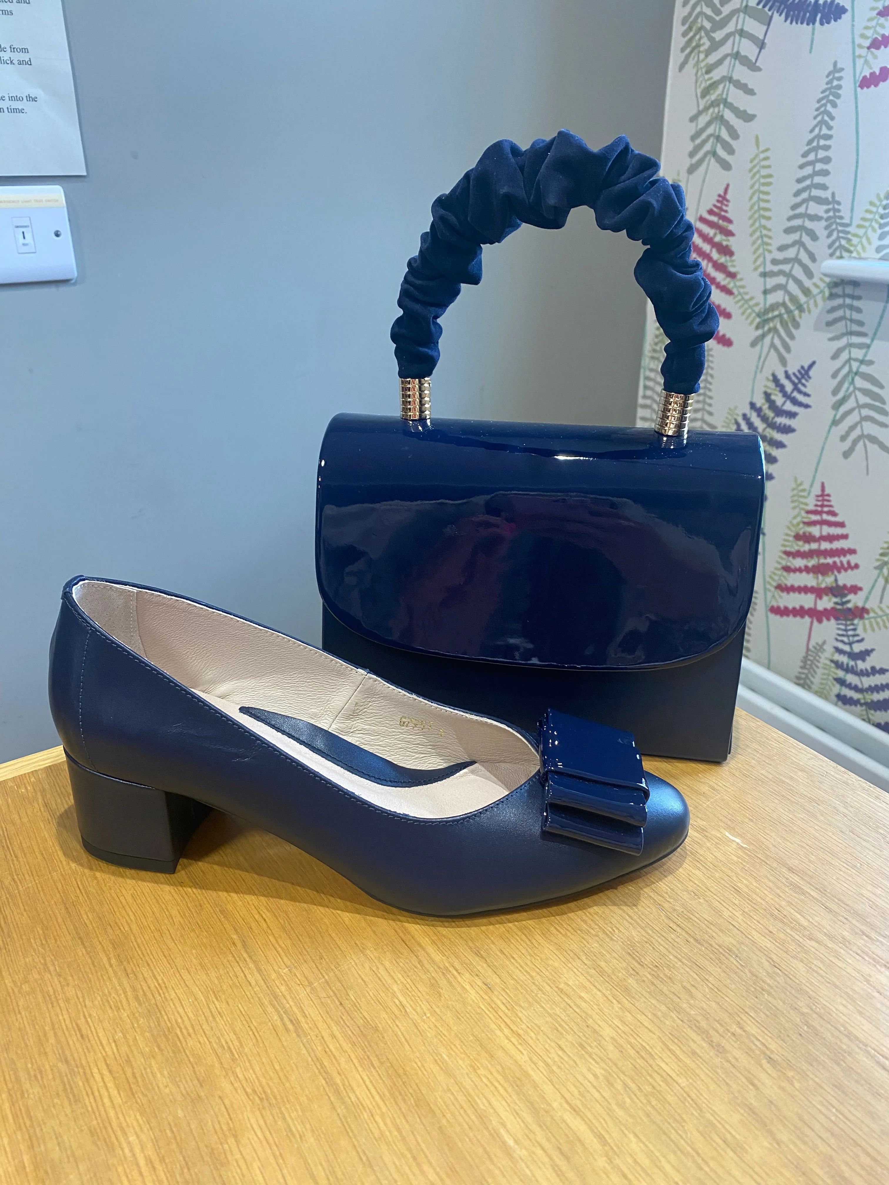 Emis Navy Leather/Patent Bow Court