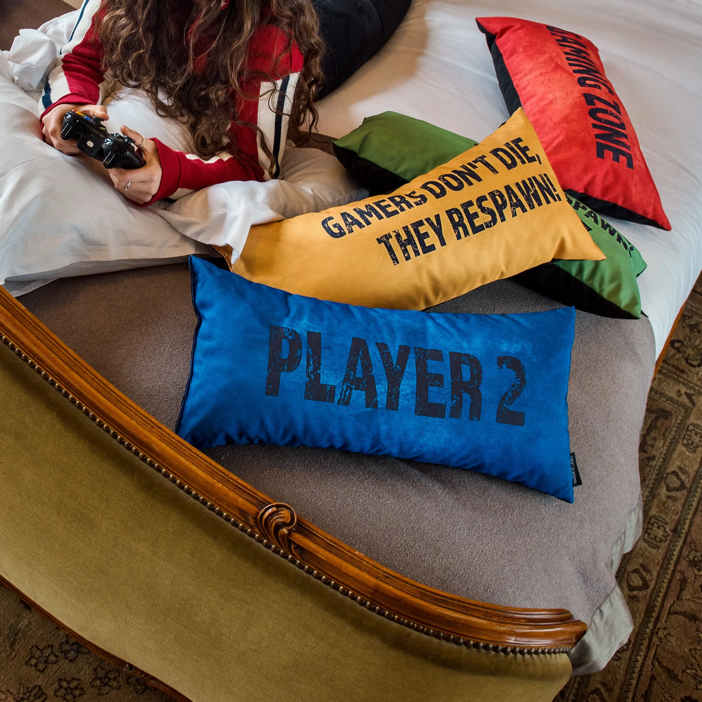 Gaming Cushion - Gamers Don't Die, They Respawn!