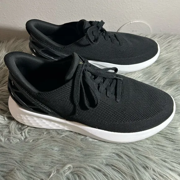Kizik Athens Black and Whitete Size 12 Wide