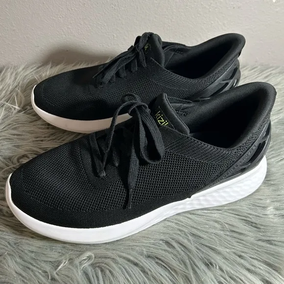 Kizik Athens Black and Whitete Size 12 Wide