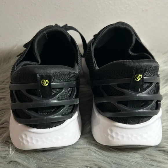 Kizik Athens Black and Whitete Size 12 Wide