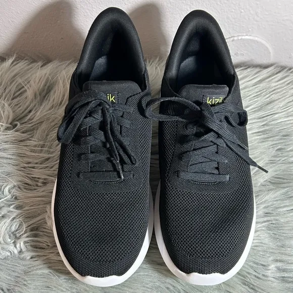 Kizik Athens Black and Whitete Size 12 Wide