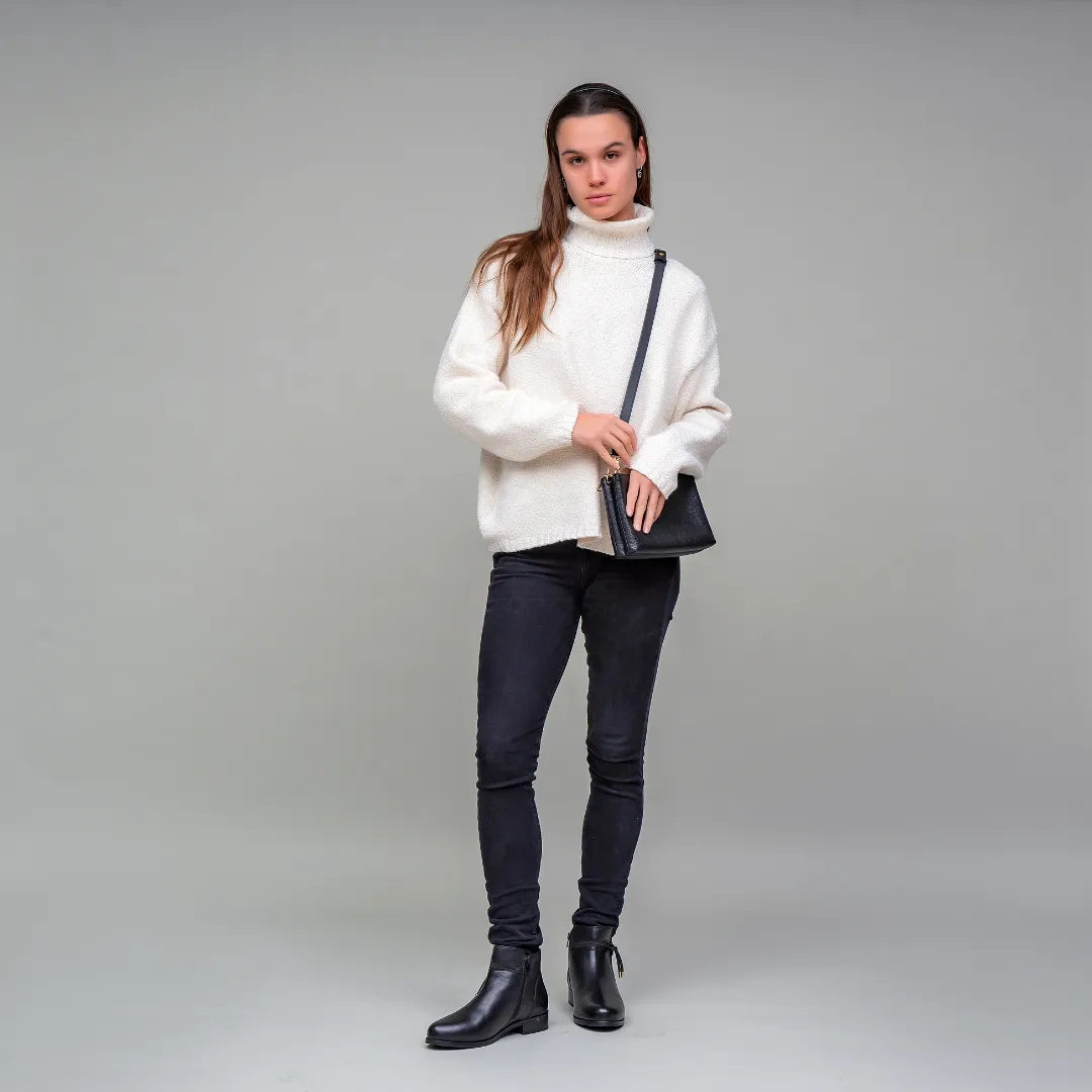 Meg - Black