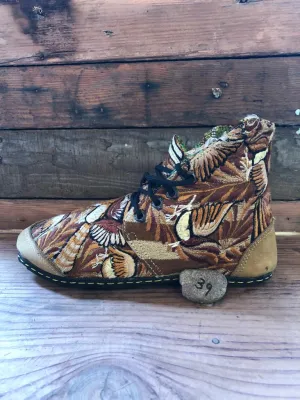 Size 39 Cloth Moccasins Brown Birds