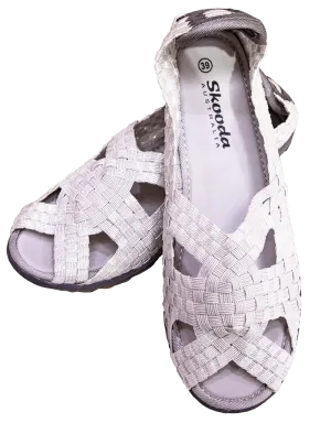 Skooda Sandals Ladies Pearl White, Black soles