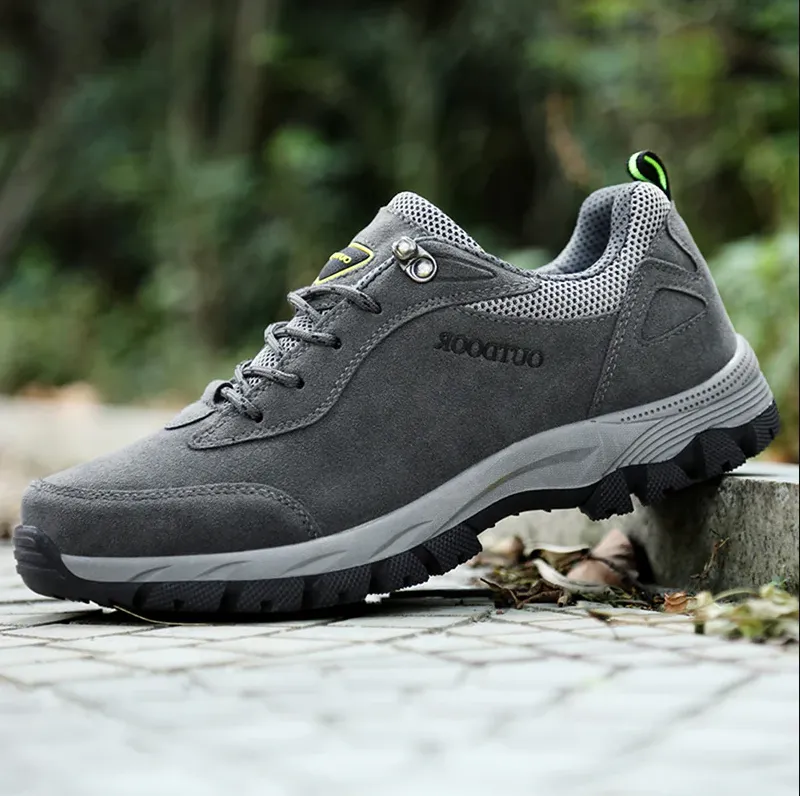 Ultimate men's hiking boots with ergonomic sole - robust and waterproof