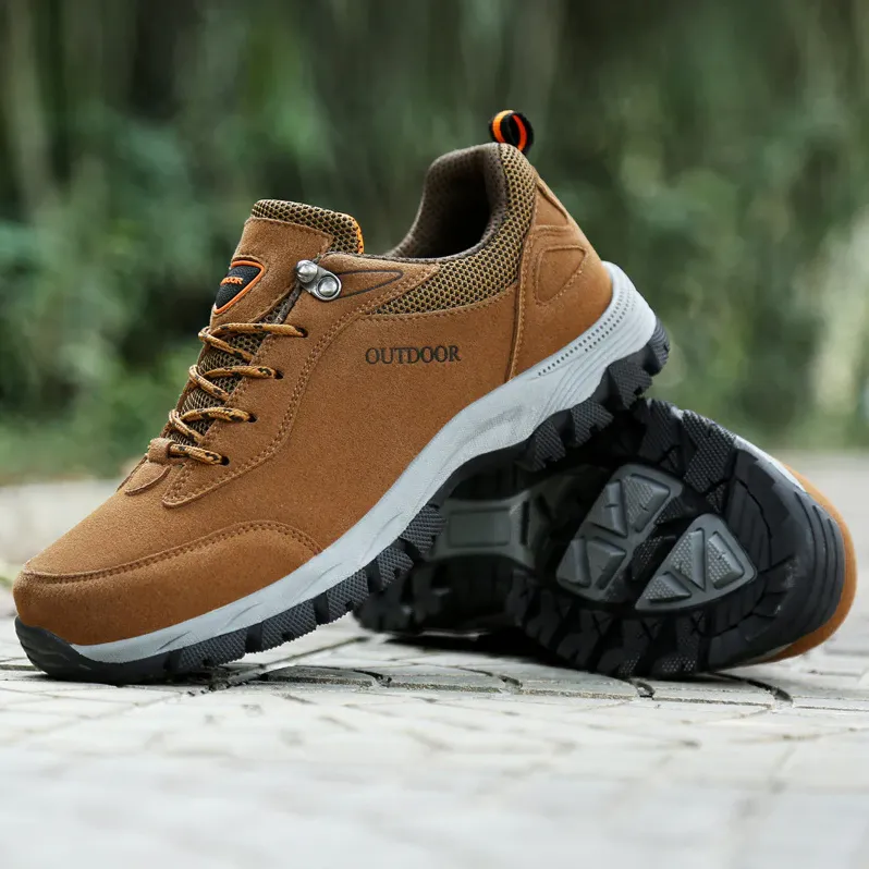 Ultimate men's hiking boots with ergonomic sole - robust and waterproof