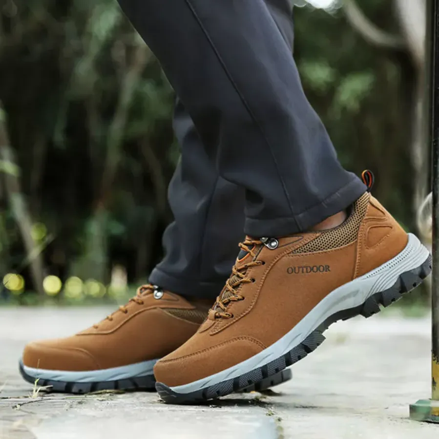Ultimate men's hiking boots with ergonomic sole - robust and waterproof