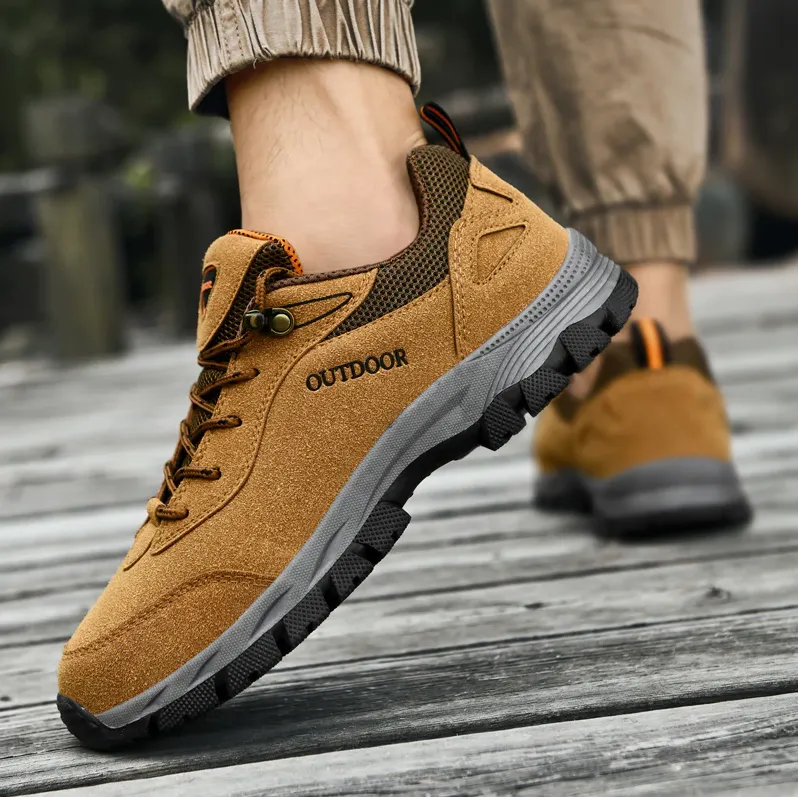 Ultimate men's hiking boots with ergonomic sole - robust and waterproof