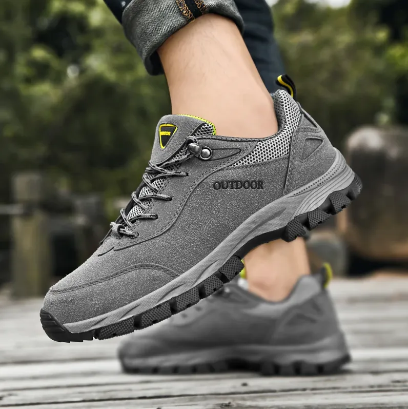 Ultimate men's hiking boots with ergonomic sole - robust and waterproof