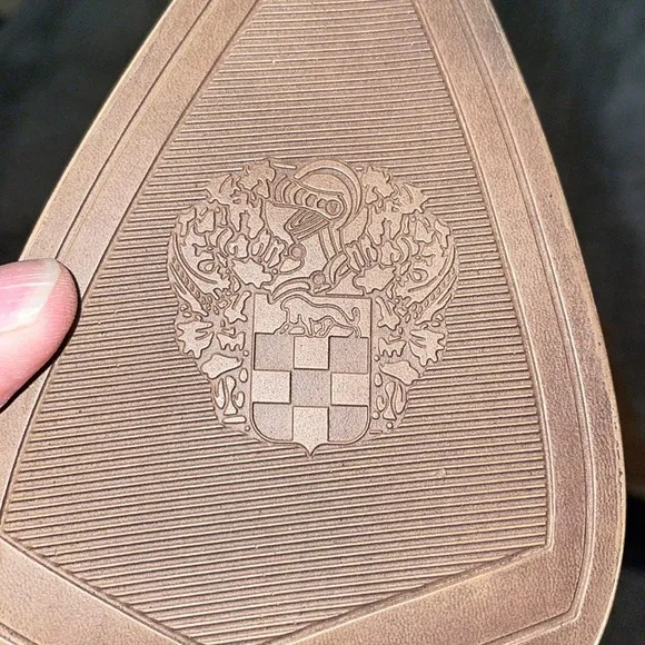 Vince Camuto Gibbela laser cut leather booties, sz 10. Basket weave design.