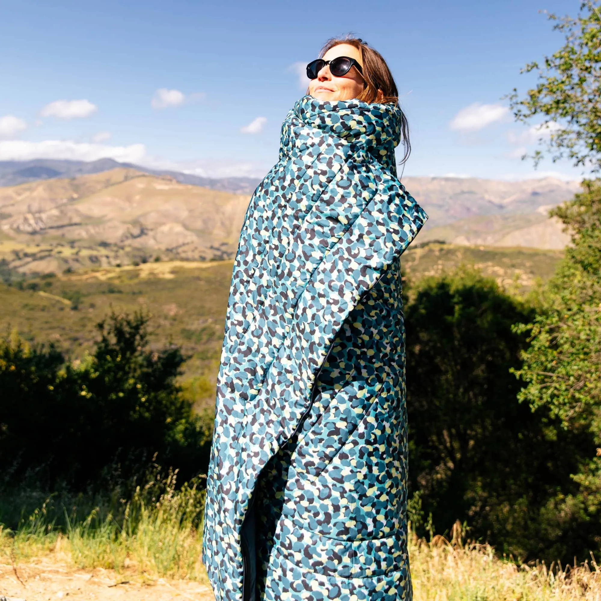 VOITED CloudTouch® Indoor/Outdoor Camping Blanket  - An Tracks