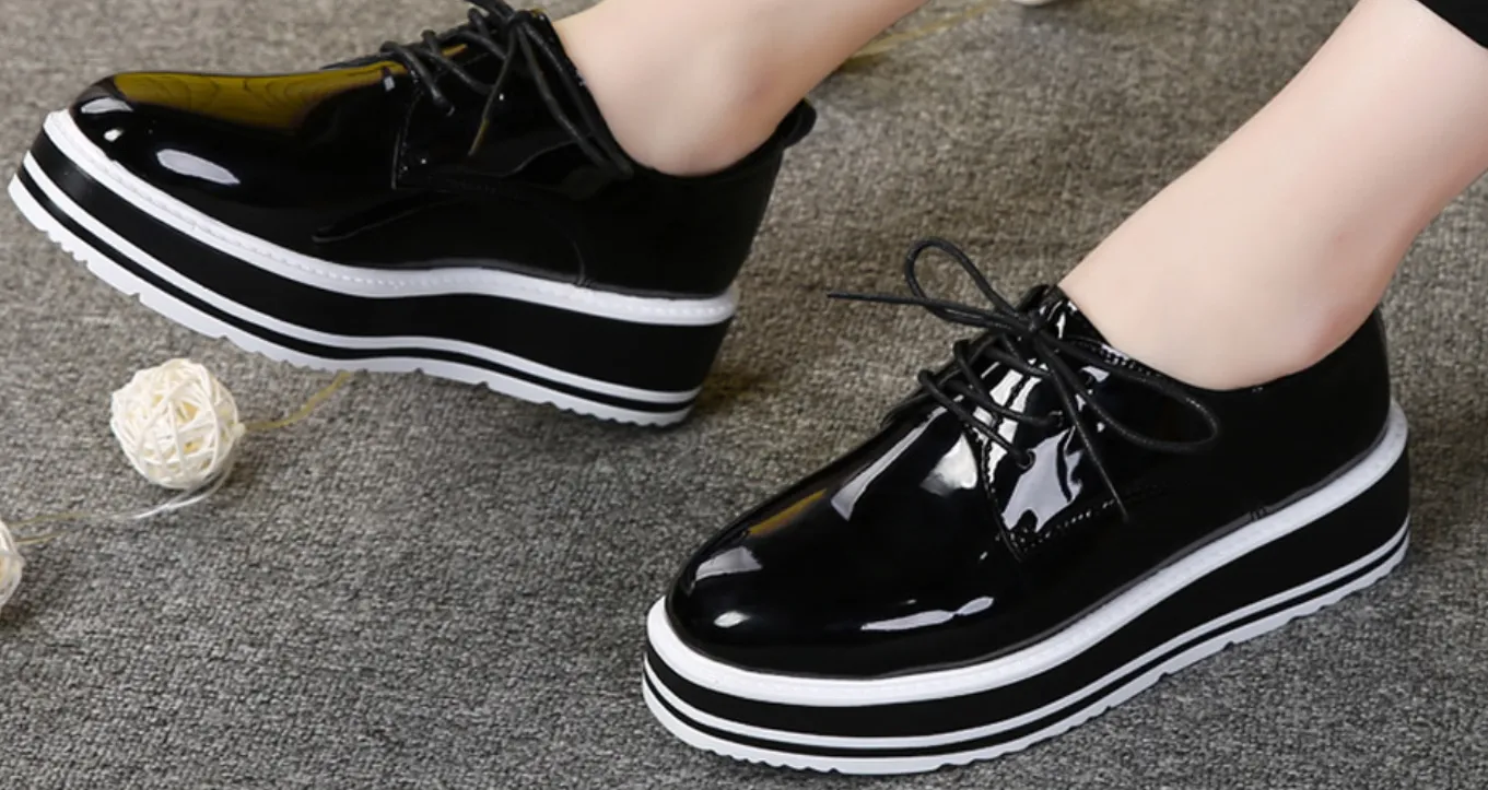 Women Platform Shoes Woman Brogue Derby Patent Leather Flats Lace Up Footwear