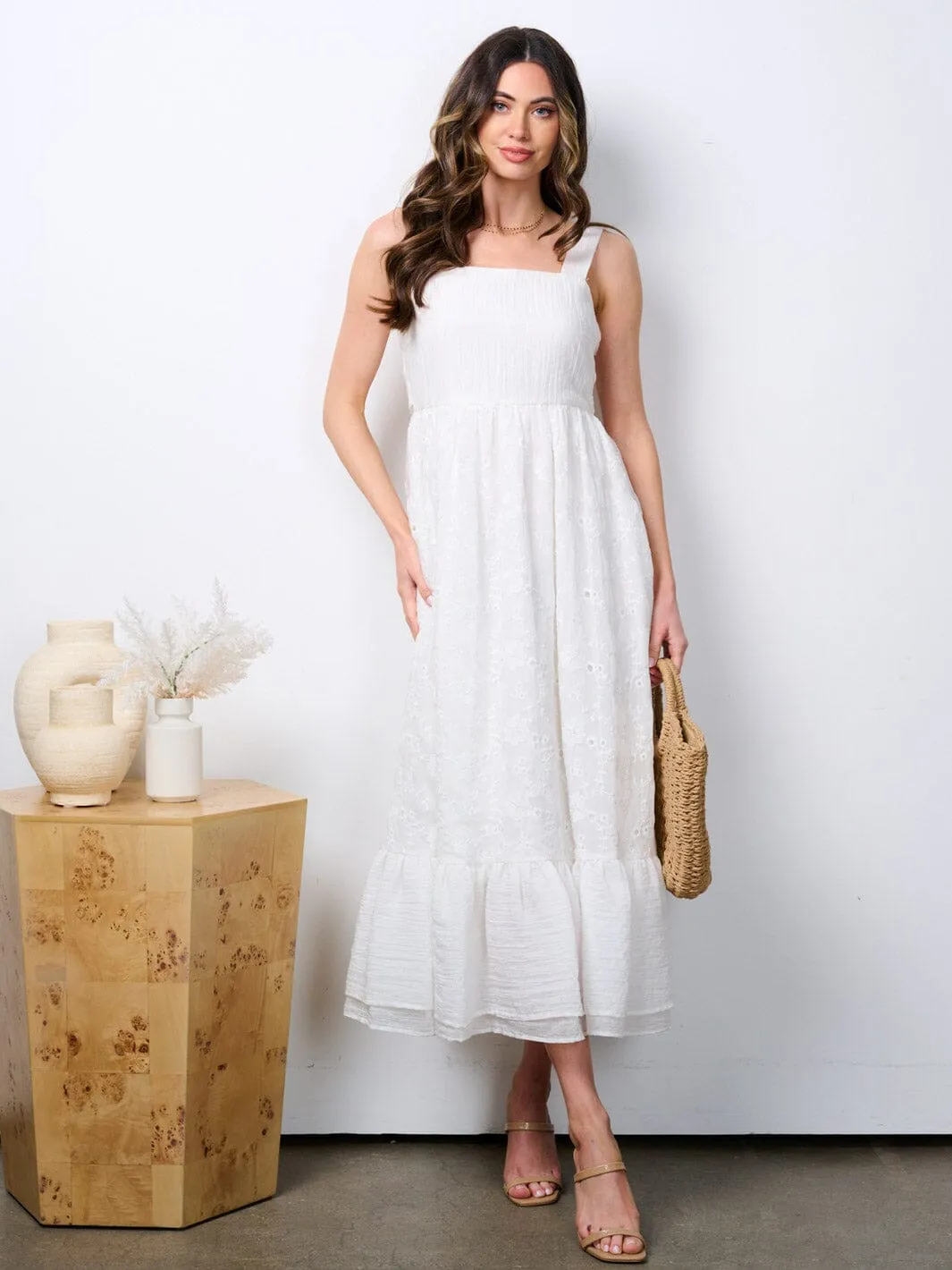 WOMEN'S SLEEVELESS EMBROIDERY POCKETS TIERED MAXI DRESS